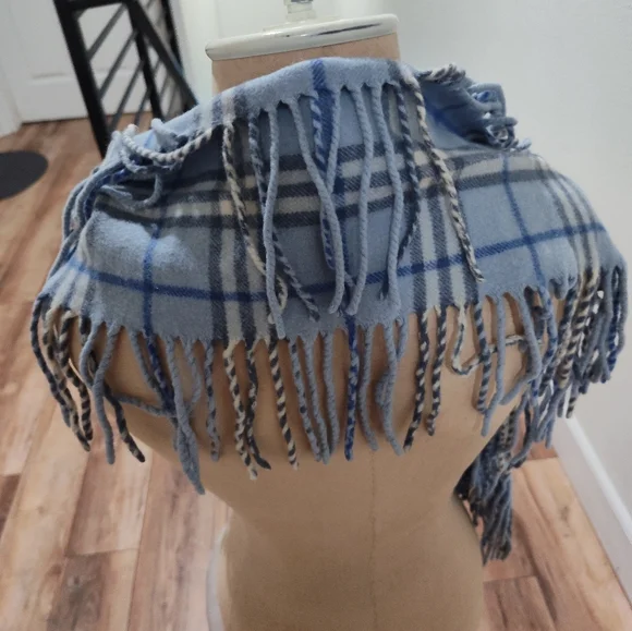 Authentic Burberry Cashmere Wrap - Picture 6 of 11